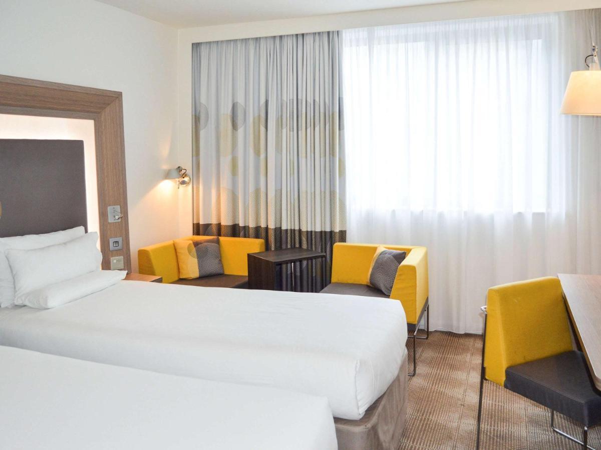 Novotel London Brentford Exterior photo