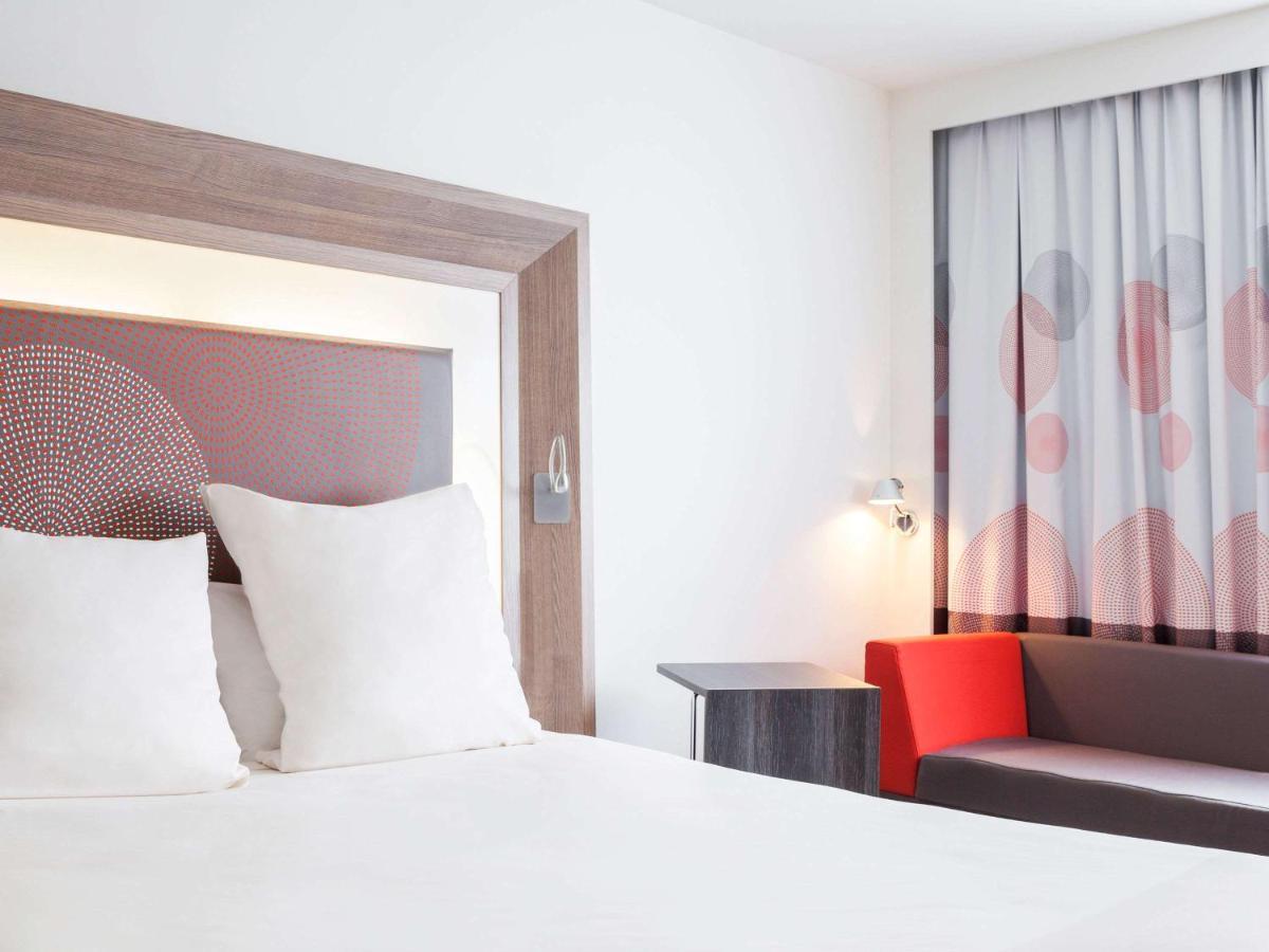 Novotel London Brentford Exterior photo