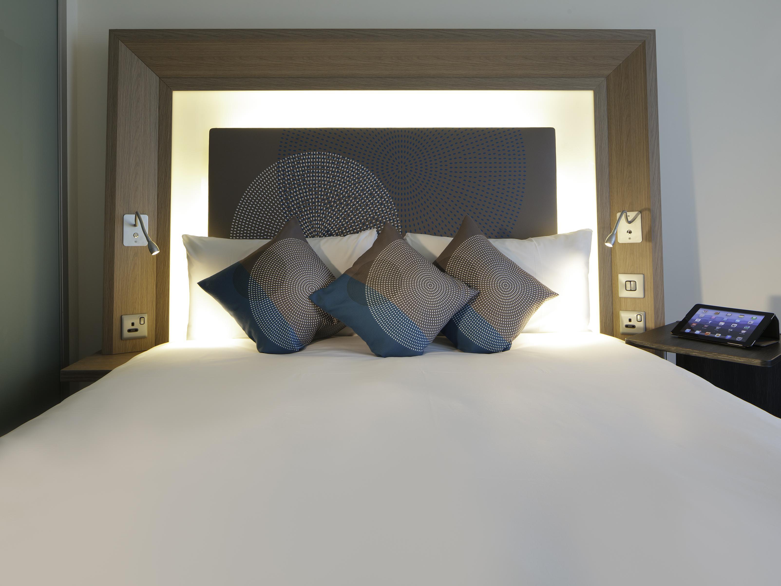 Novotel London Brentford Exterior photo