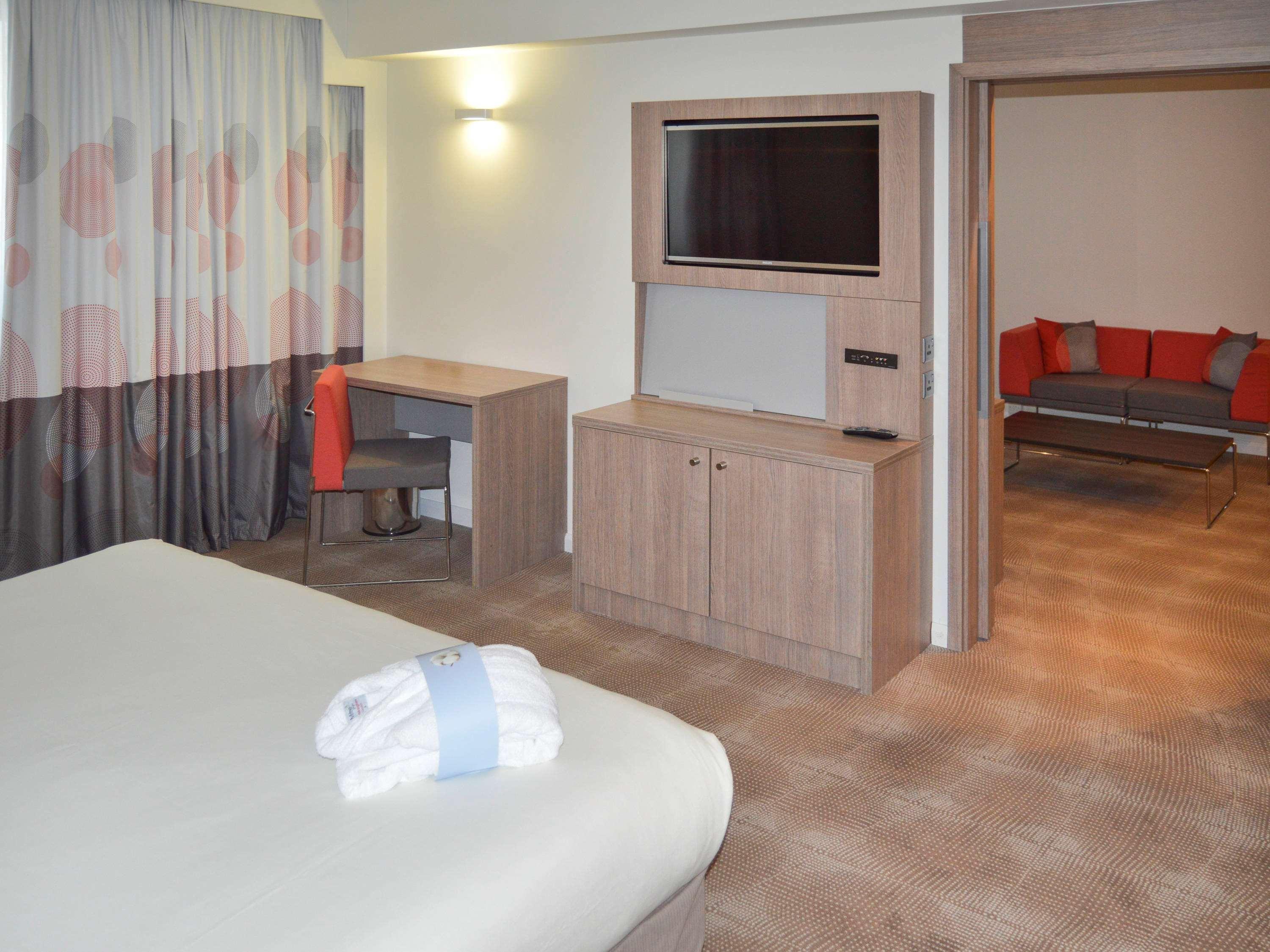 Novotel London Brentford Exterior photo