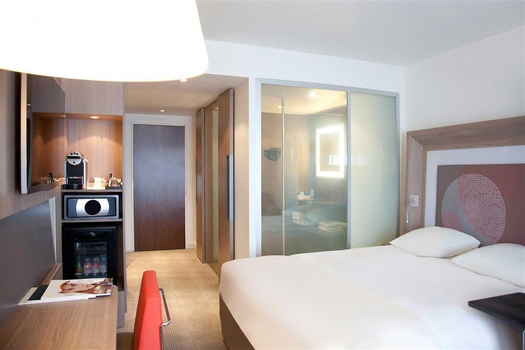Novotel London Brentford Exterior photo