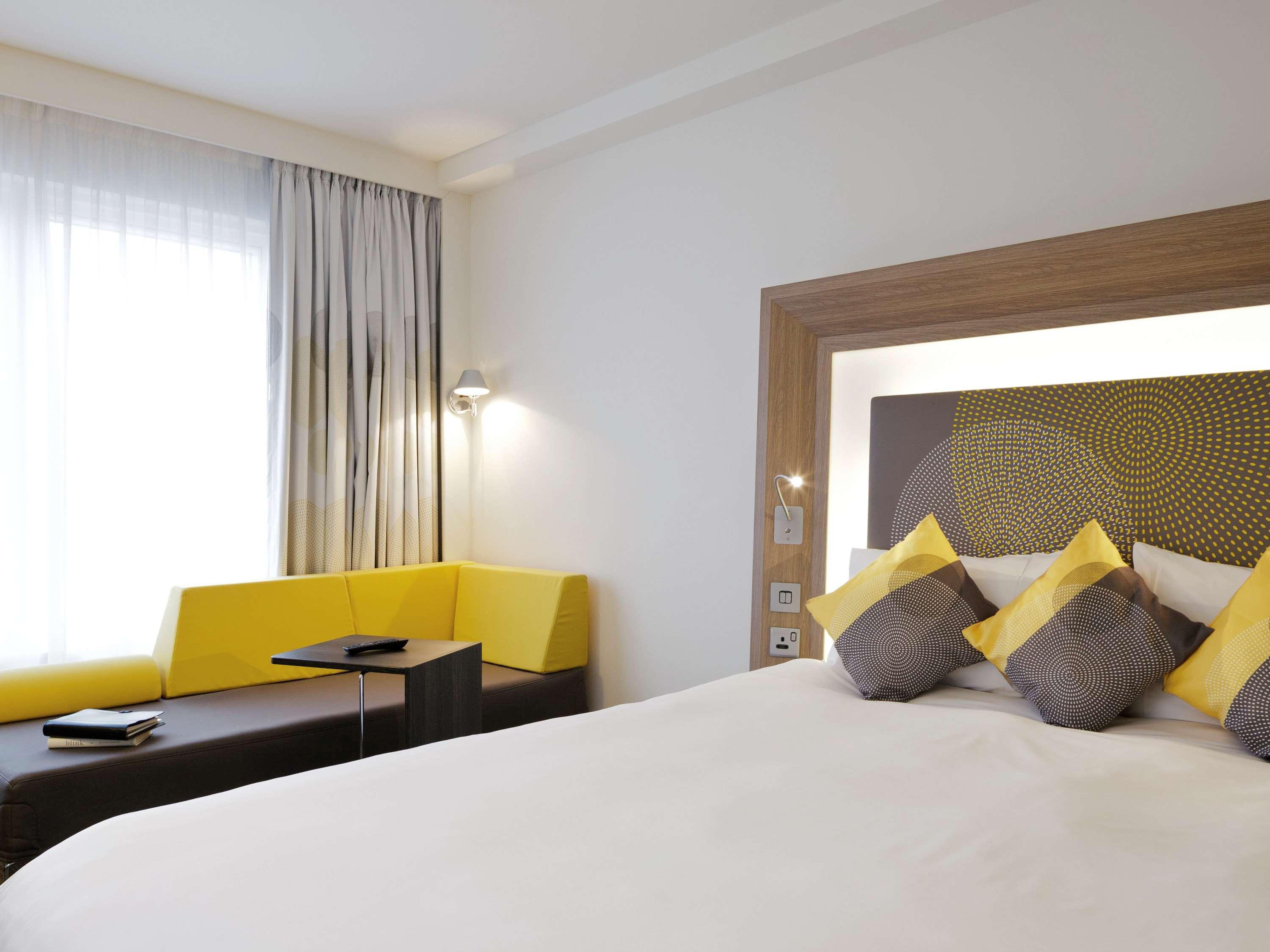 Novotel London Brentford Exterior photo