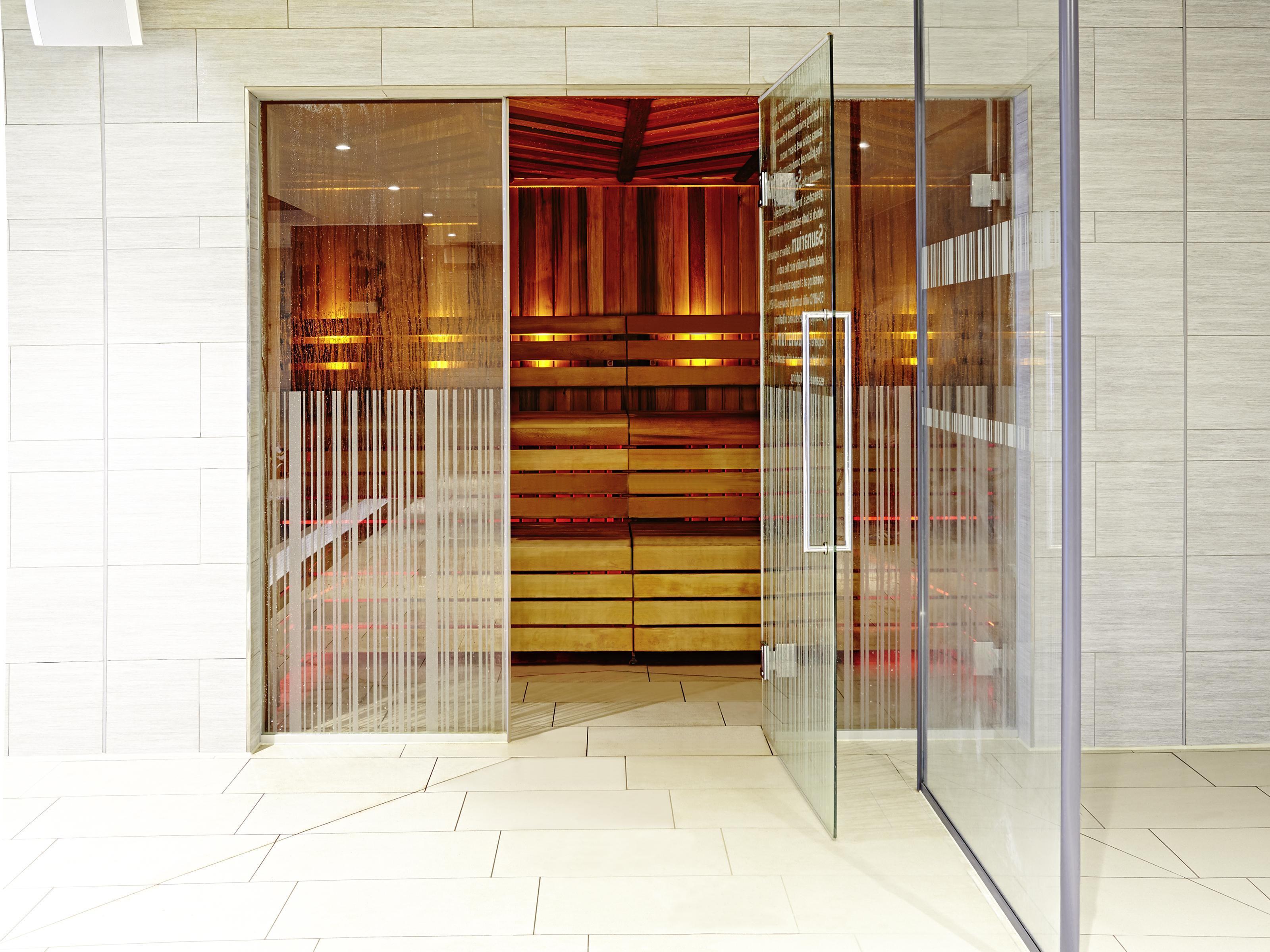 Novotel London Brentford Exterior photo