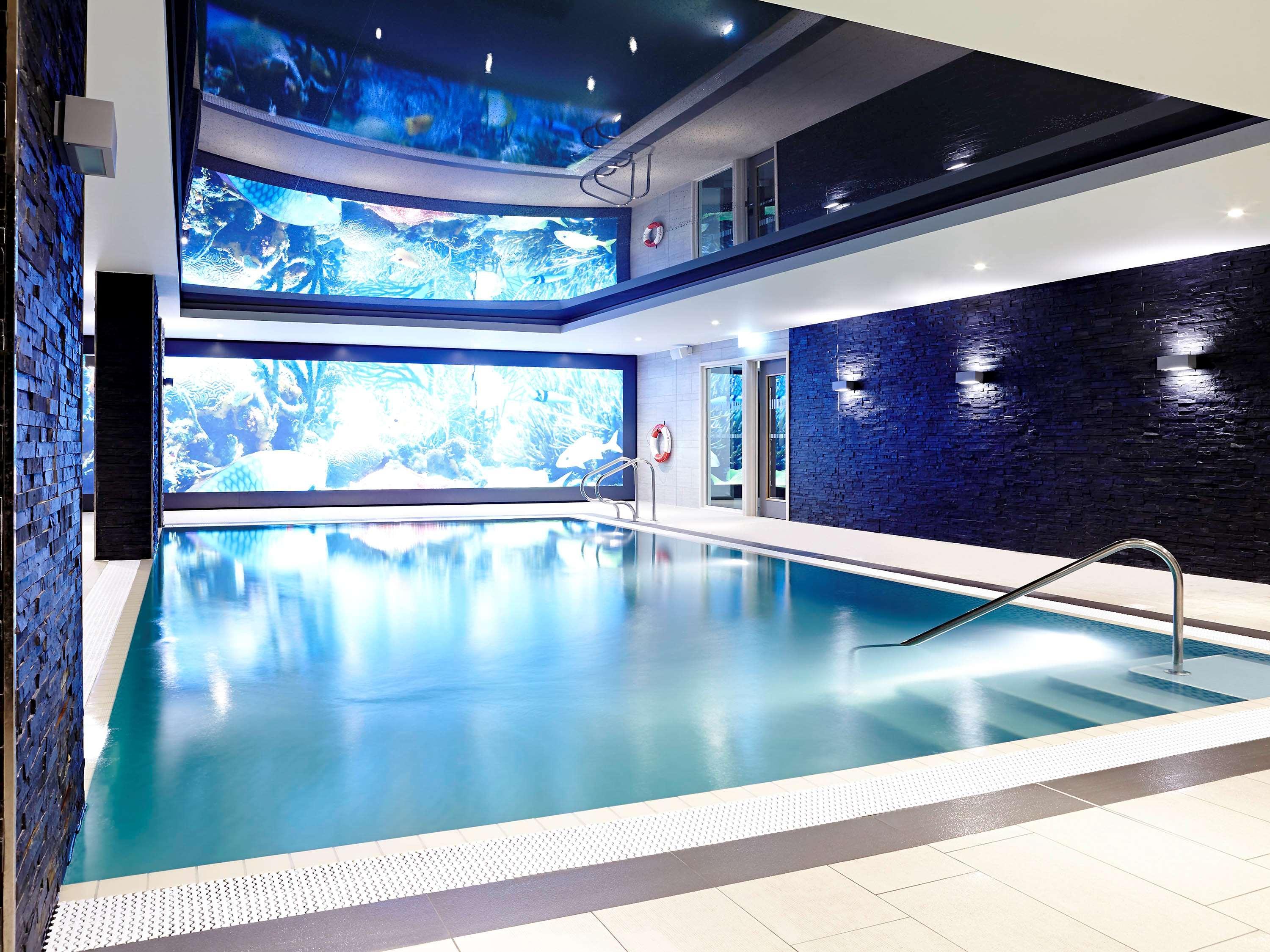 Novotel London Brentford Exterior photo
