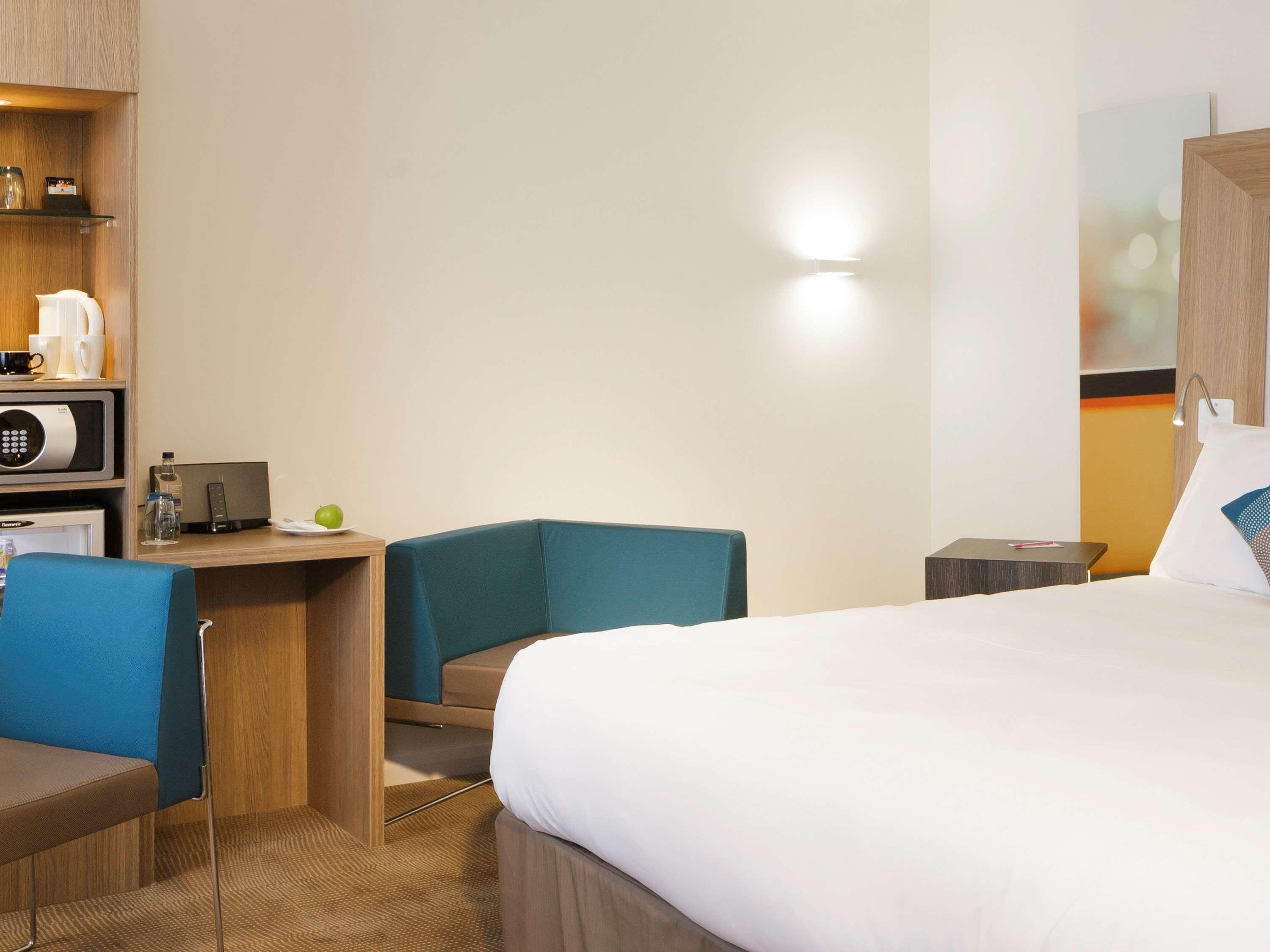 Novotel London Brentford Exterior photo