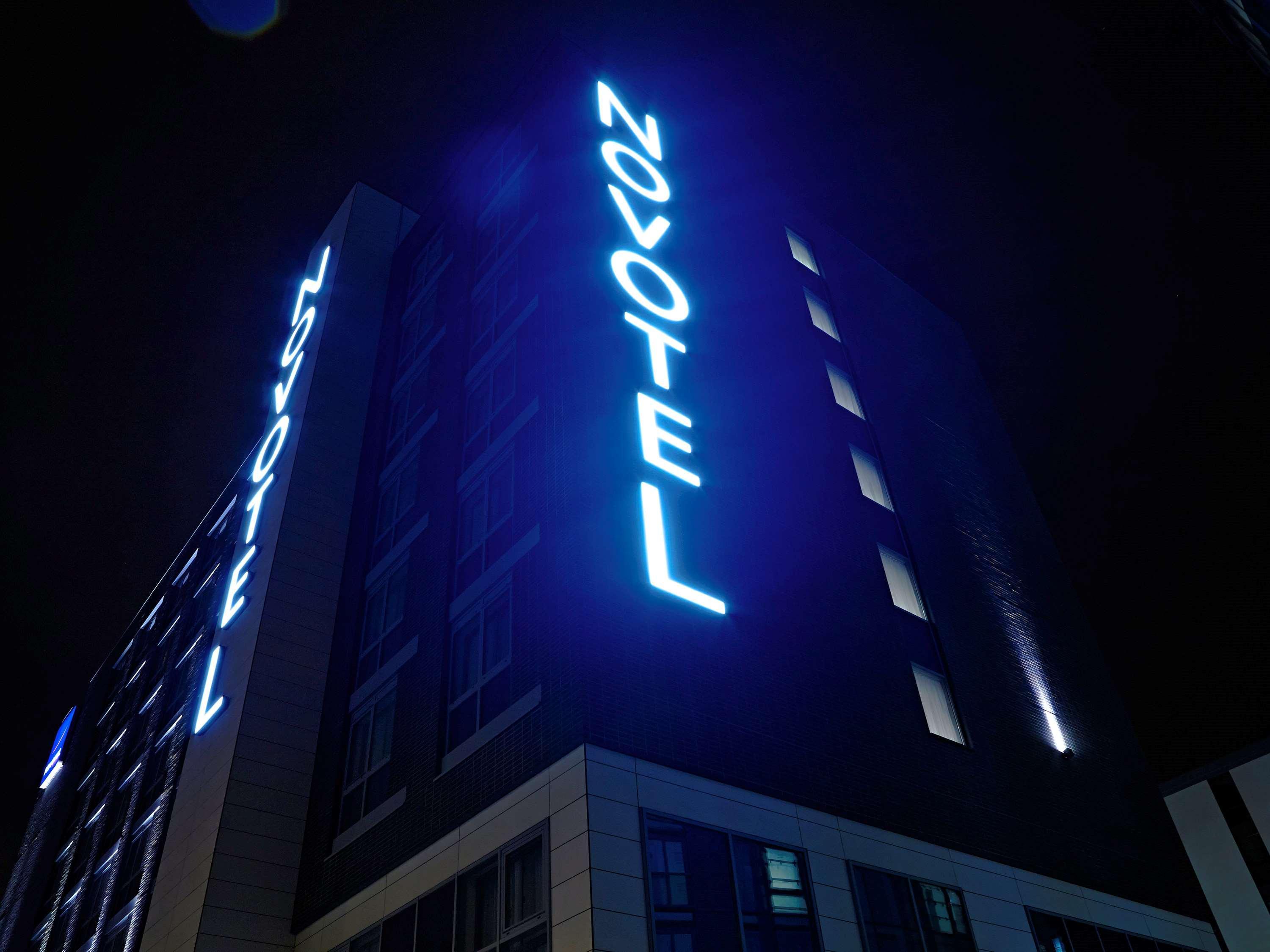 Novotel London Brentford Exterior photo