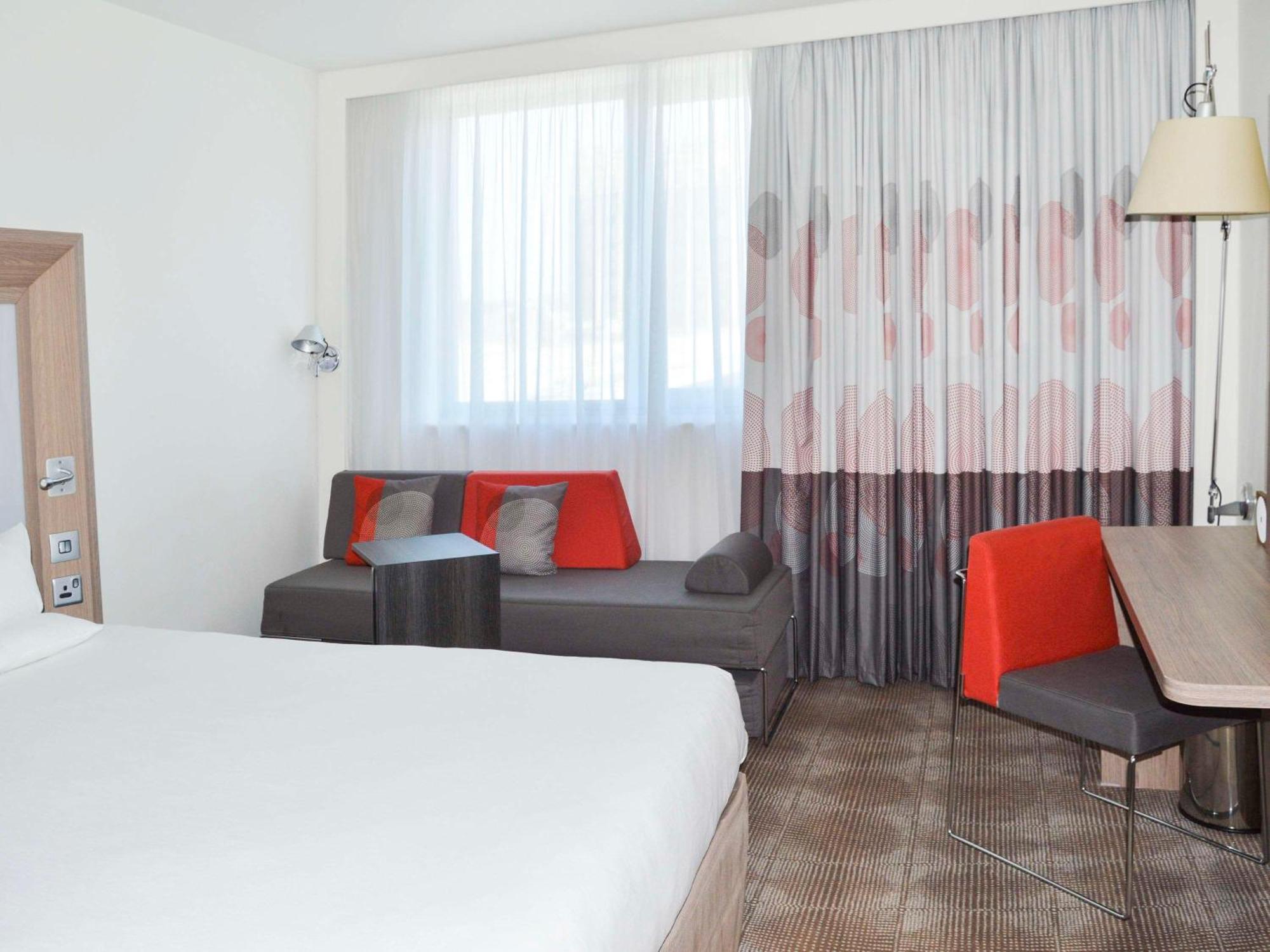 Novotel London Brentford Exterior photo