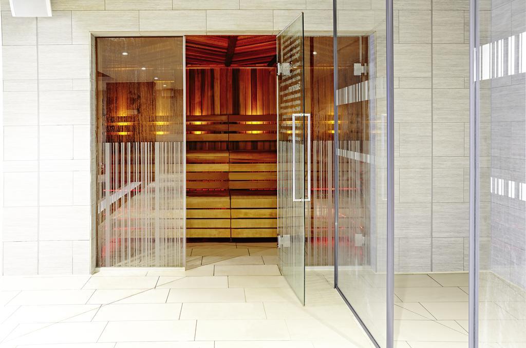Novotel London Brentford Exterior photo
