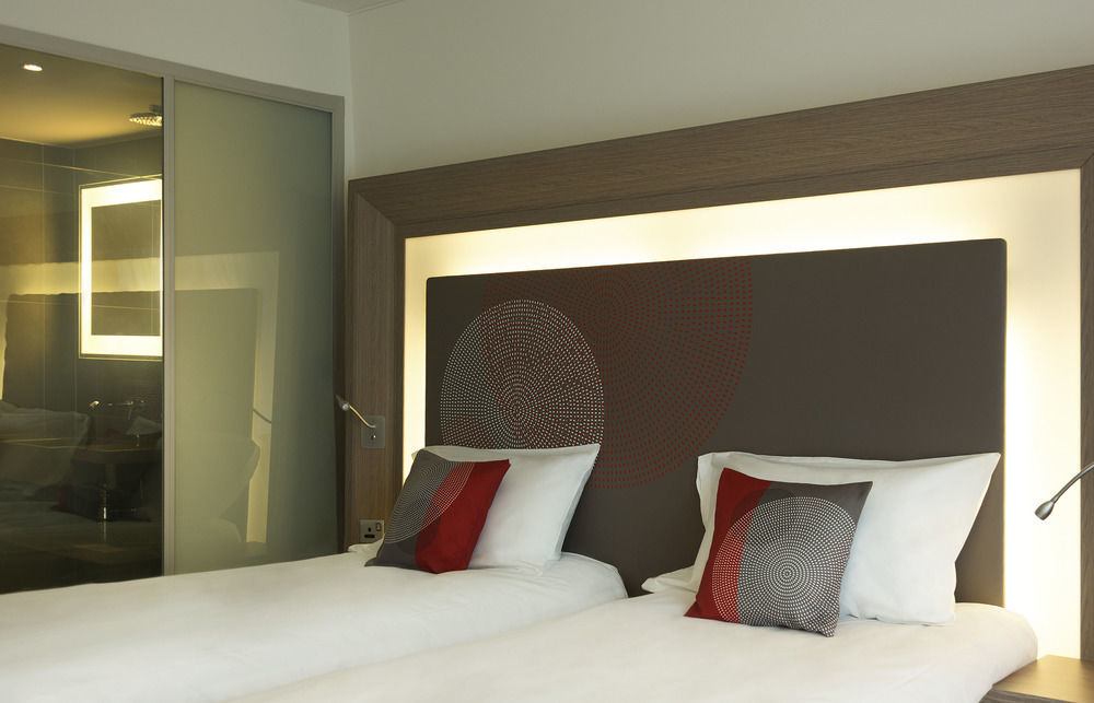 Novotel London Brentford Exterior photo